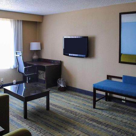 Clarion Hotel Conference Center - North Лексингтън Екстериор снимка