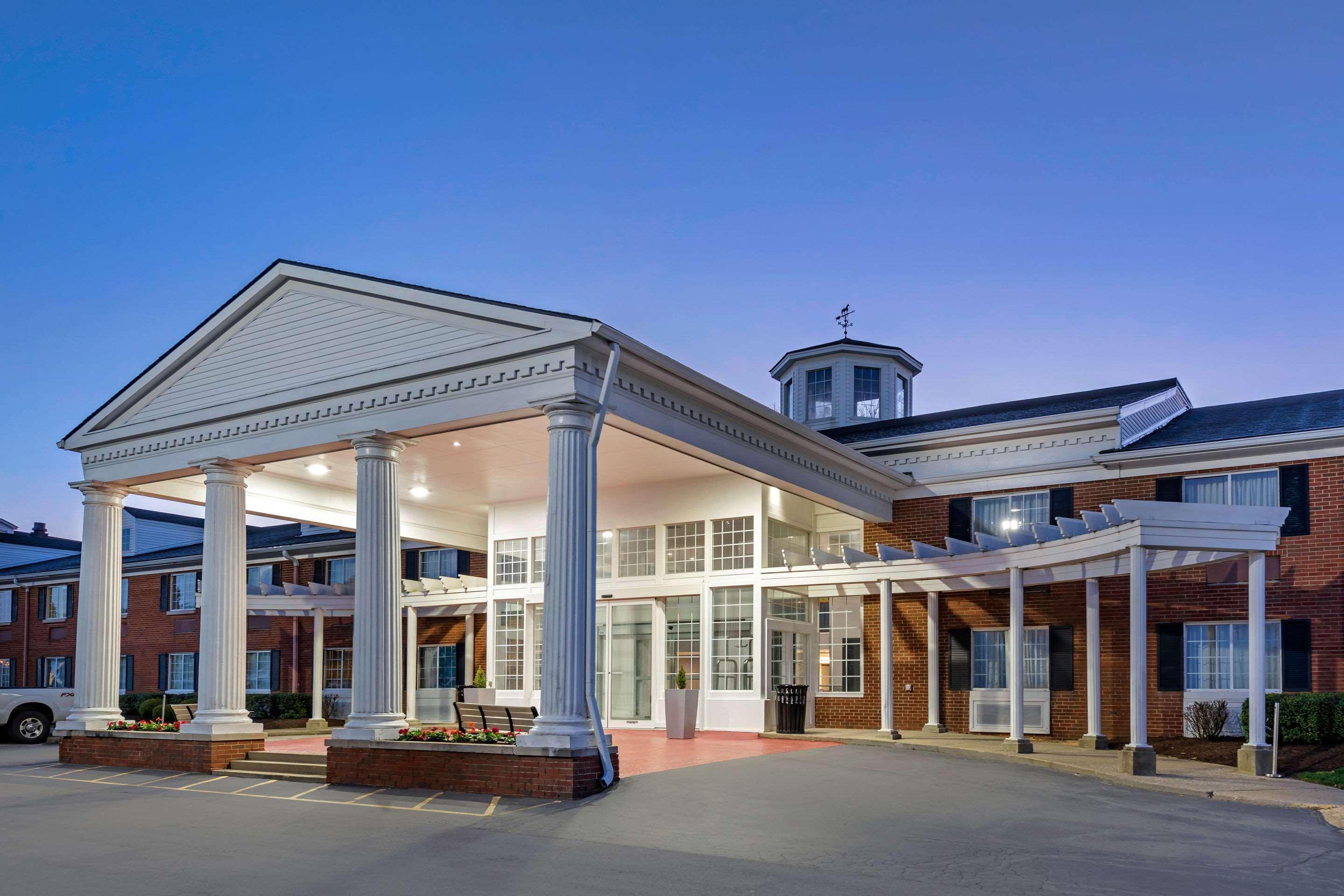 Clarion Hotel Conference Center - North Лексингтън Екстериор снимка