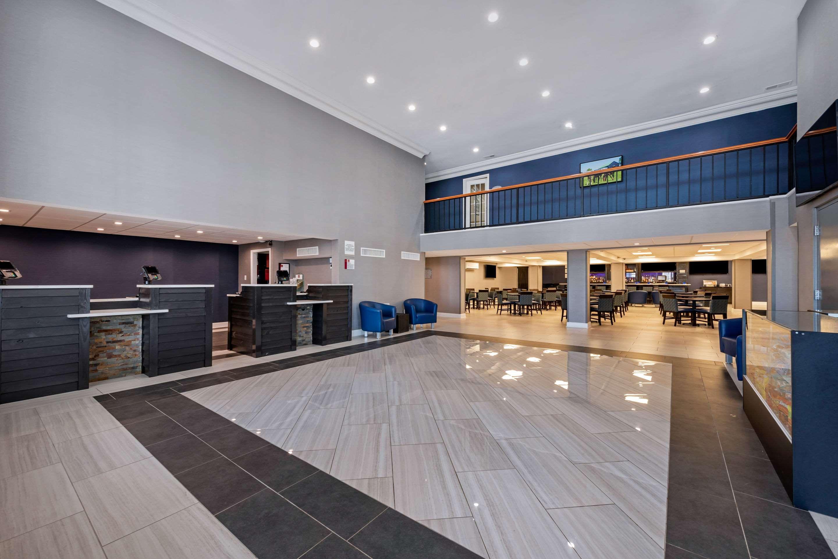 Clarion Hotel Conference Center - North Лексингтън Екстериор снимка
