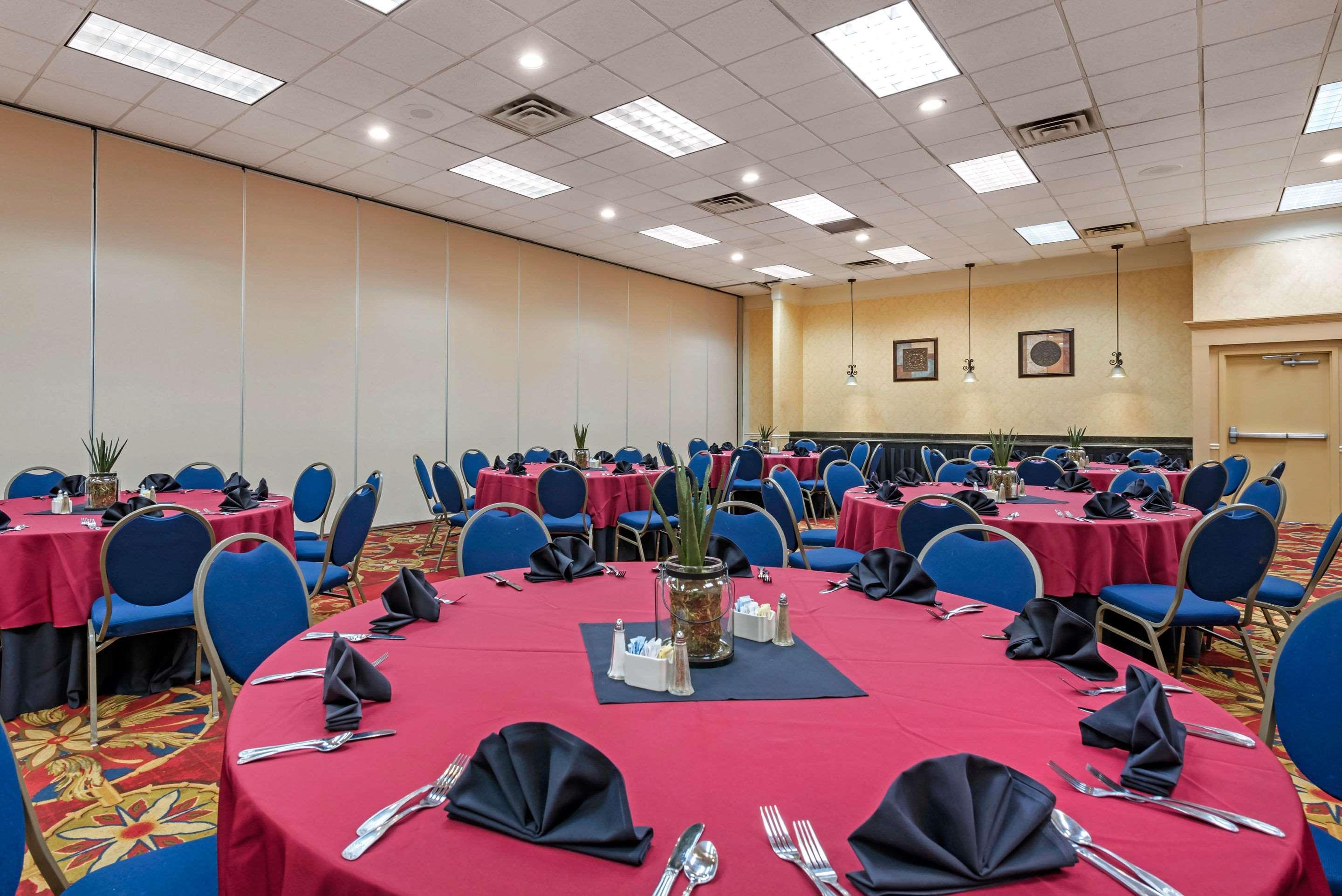 Clarion Hotel Conference Center - North Лексингтън Екстериор снимка