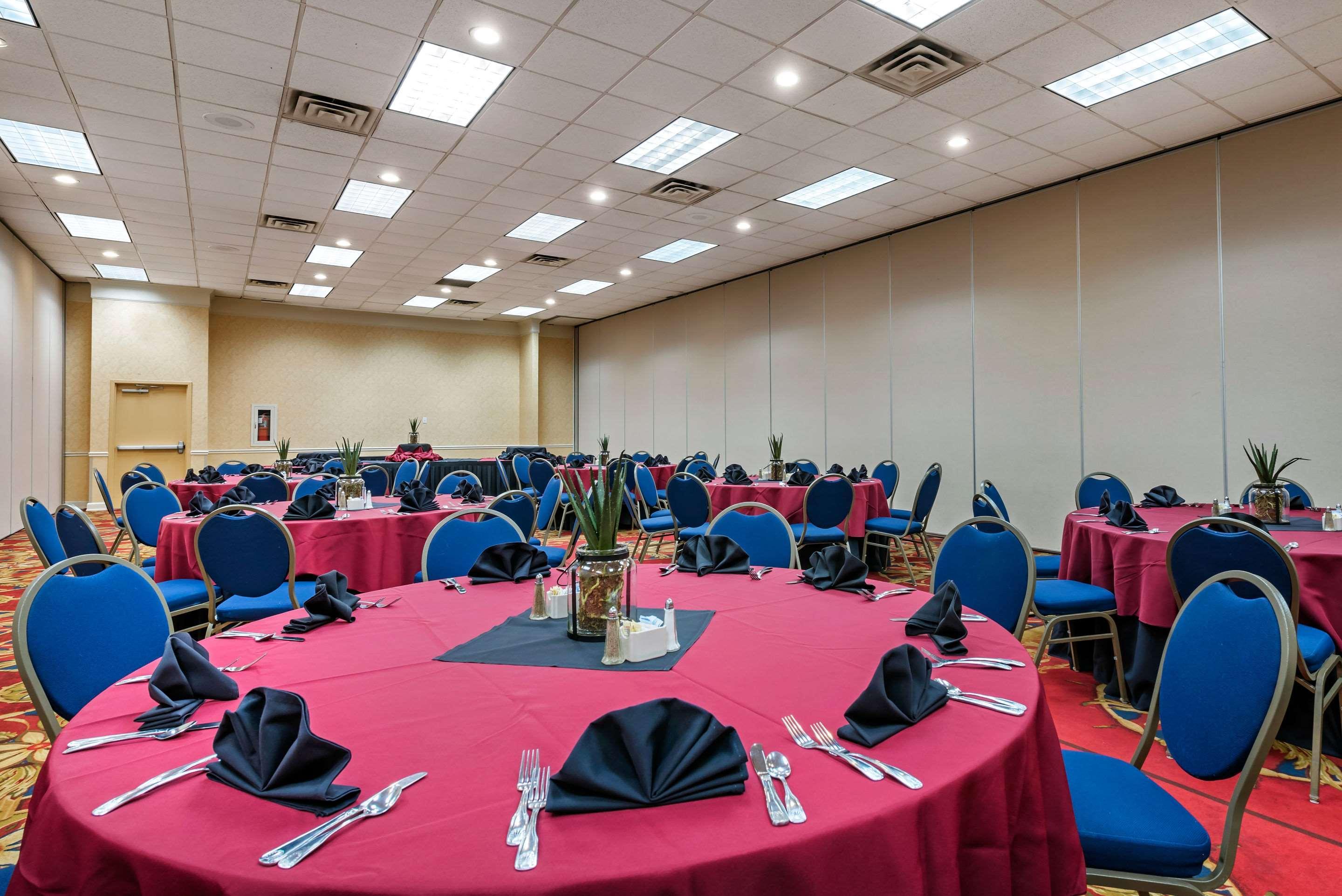 Clarion Hotel Conference Center - North Лексингтън Екстериор снимка