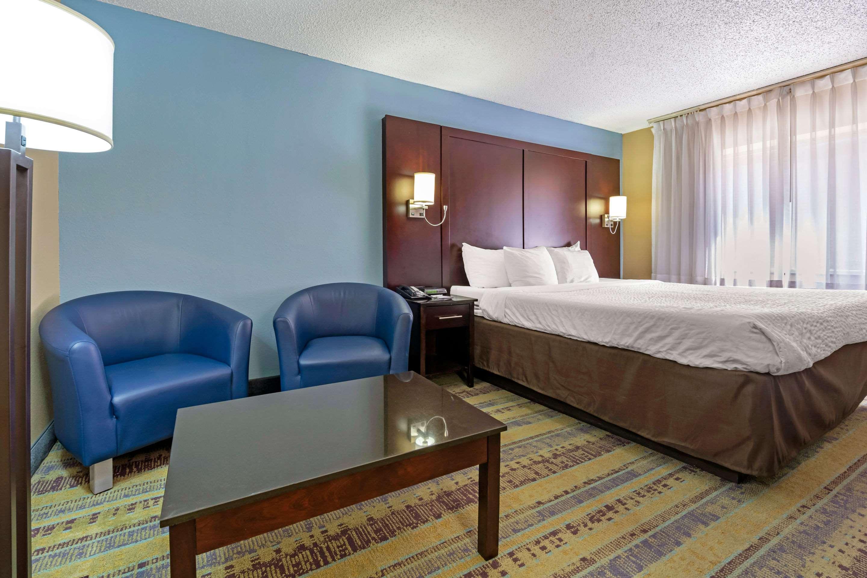 Clarion Hotel Conference Center - North Лексингтън Екстериор снимка